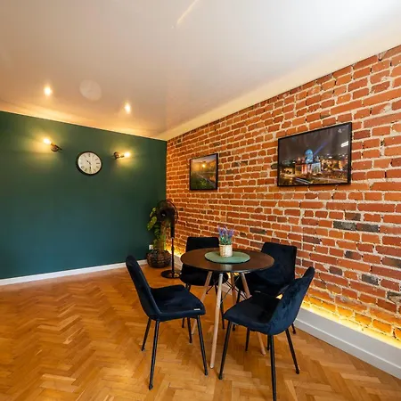 Atlas Arena Brick Loft By Bookinghost Daire *